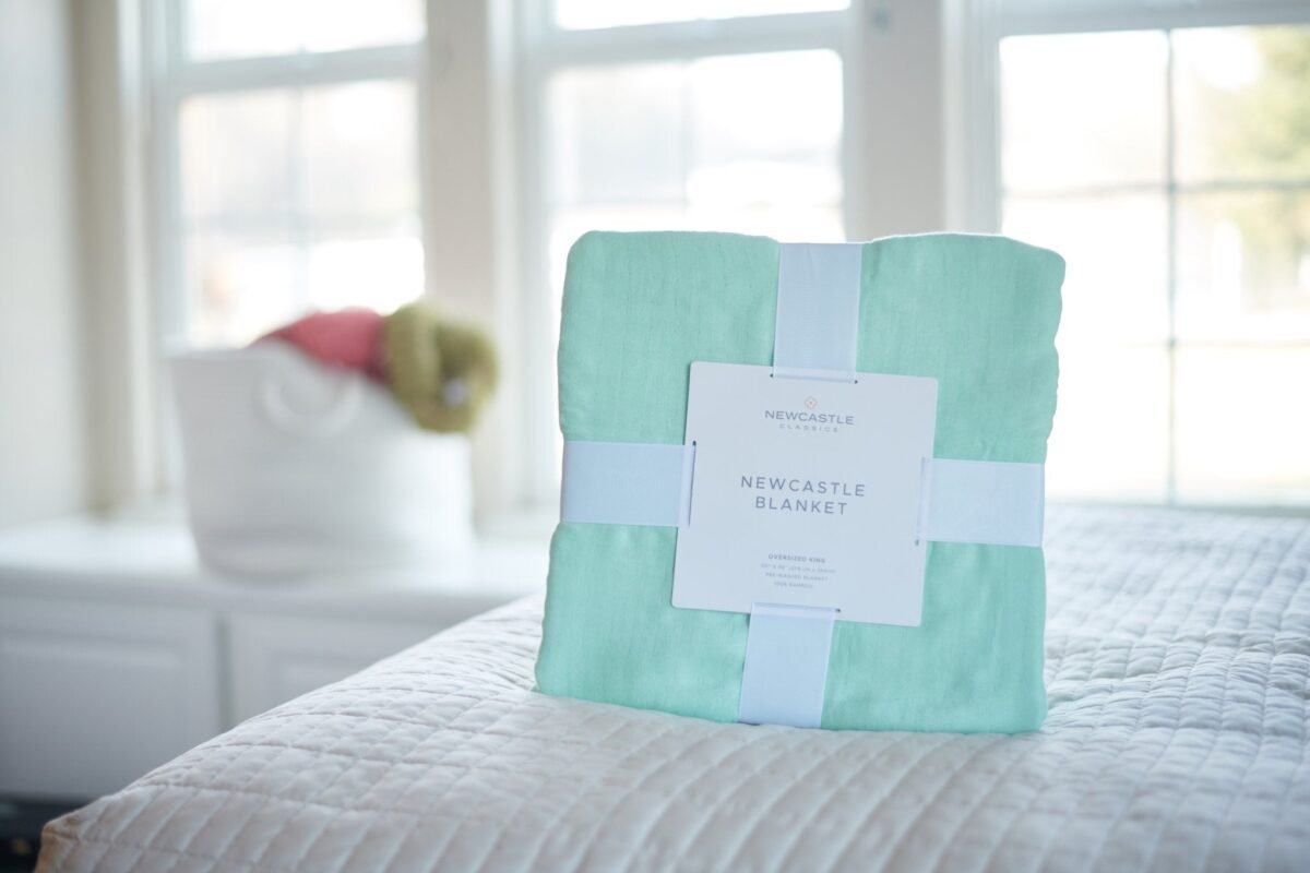 Seafoam green oversized queen bamboo bed blanket | cloudybébé baby product