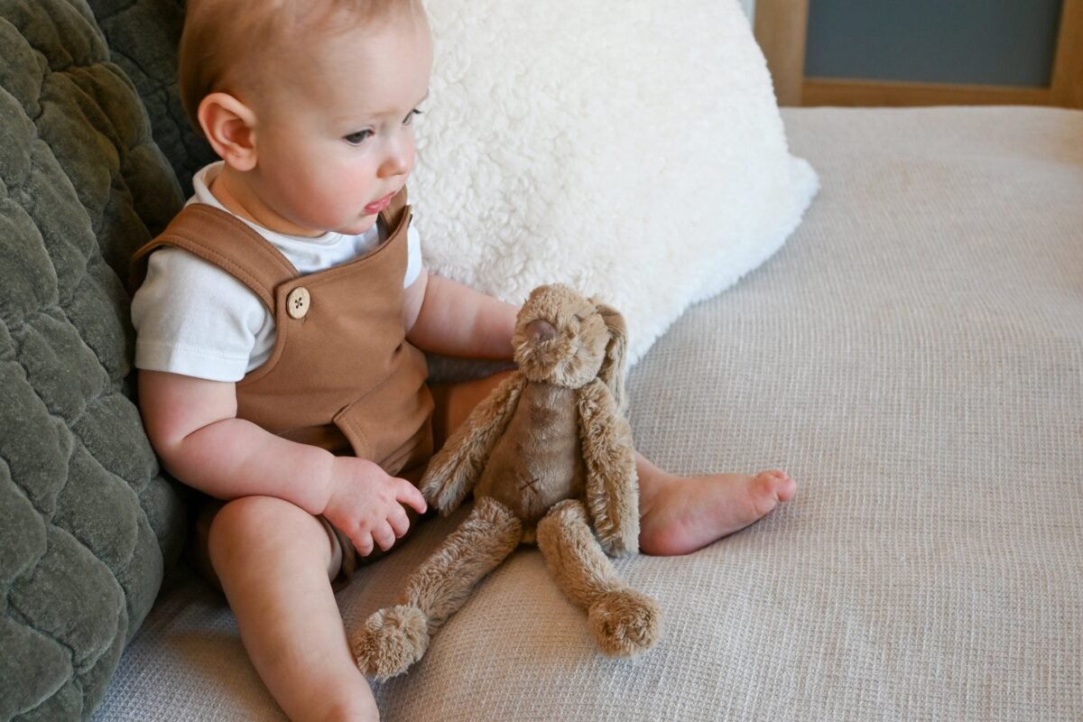 Tiny old pink rabbit richie by happy horse | cloudybébé baby product