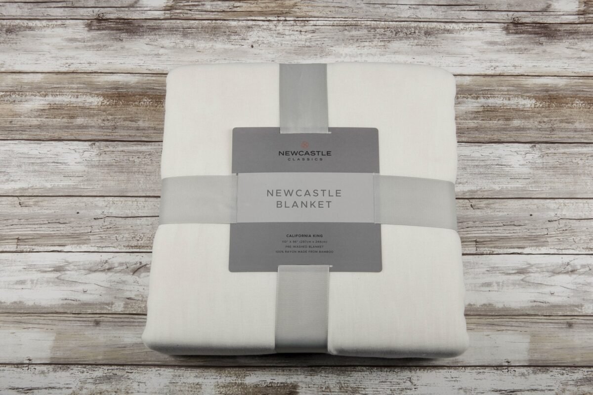 Pristine white oversized queen bamboo bed blanket | cloudybébé baby product