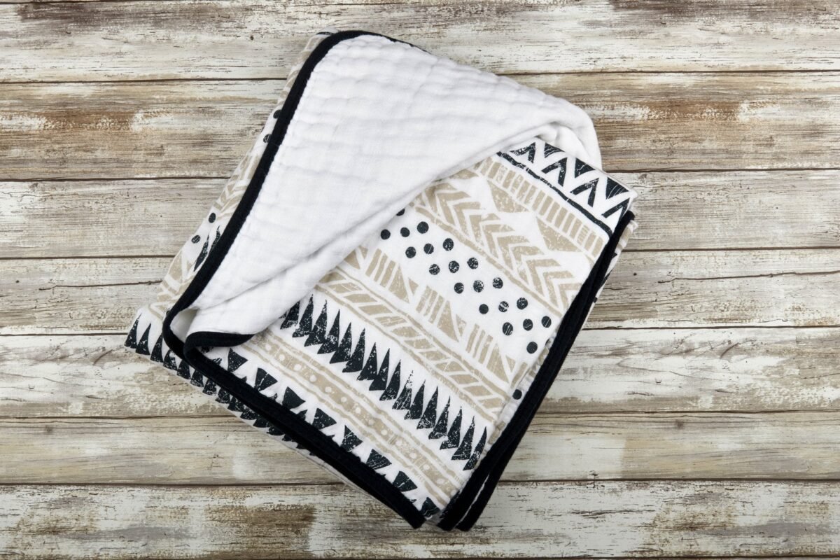 Pyramid cotton muslin newcastle blanket | cloudybébé baby product