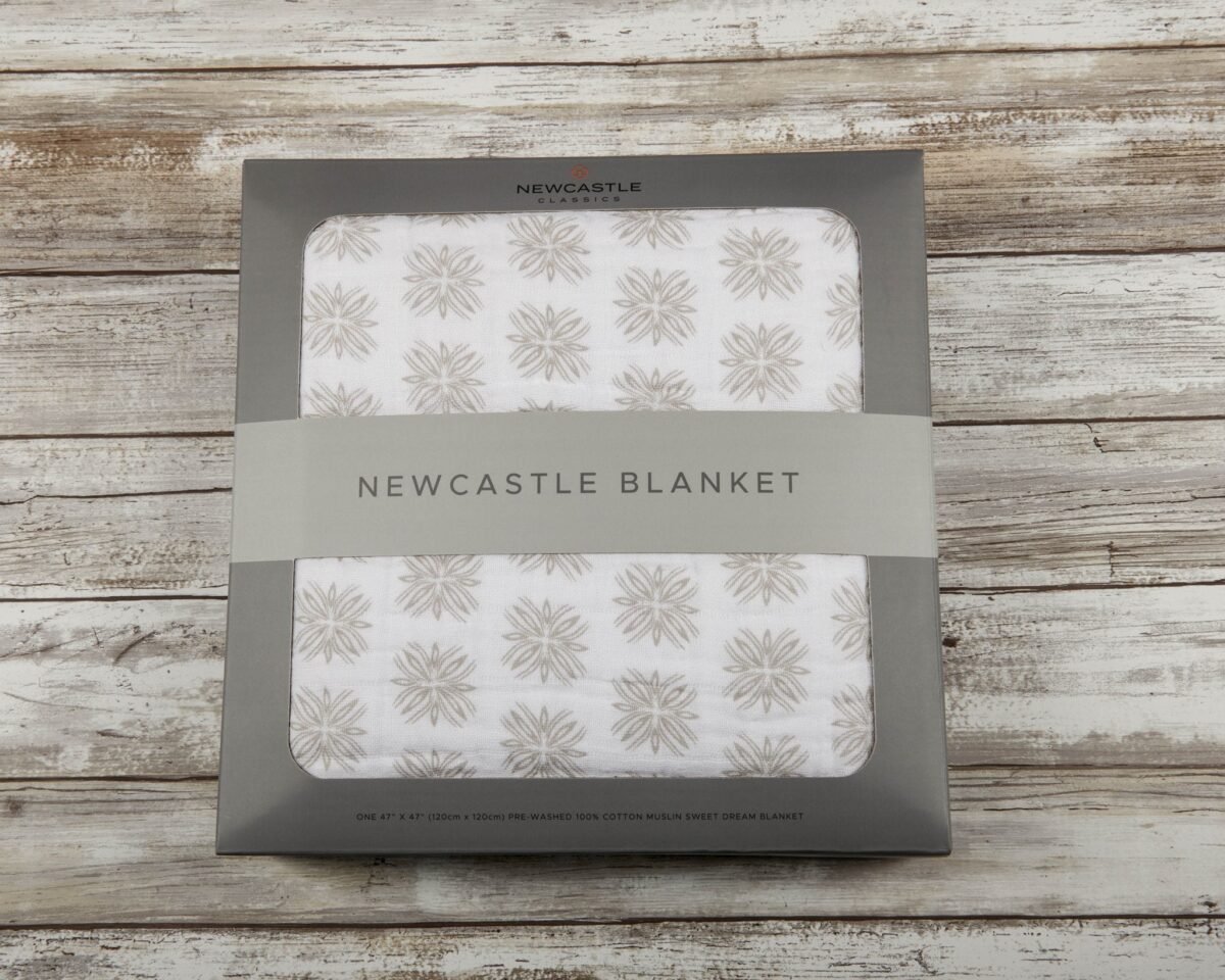 "luxurious flower child cotton muslin blanket - cozy comfort for kids featuring a charming flower child design. Perfect for snuggling and keeping your little one warm. Ideal for flower child blanket lovers. "