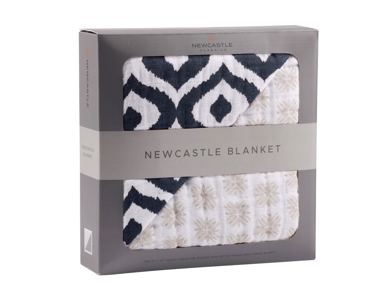 Morrocan blue and flower child cotton muslin newcastle blanket | cloudybébé baby product