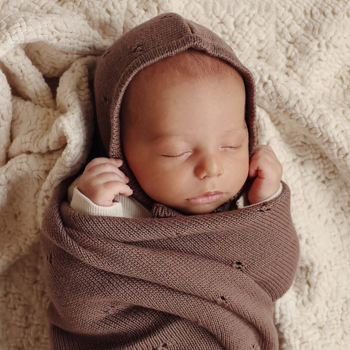 Organic pointelle swaddle blanket + hat gift set | cloudybébé baby product